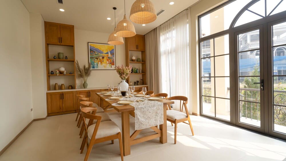 Khu vực bàn ăn rộng rãi cho cả gia đình