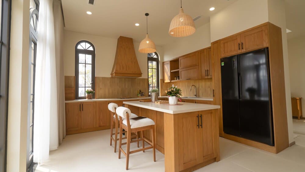 Khu bếp thiết kế mở thông thoáng, đầy đủ tiện nghi