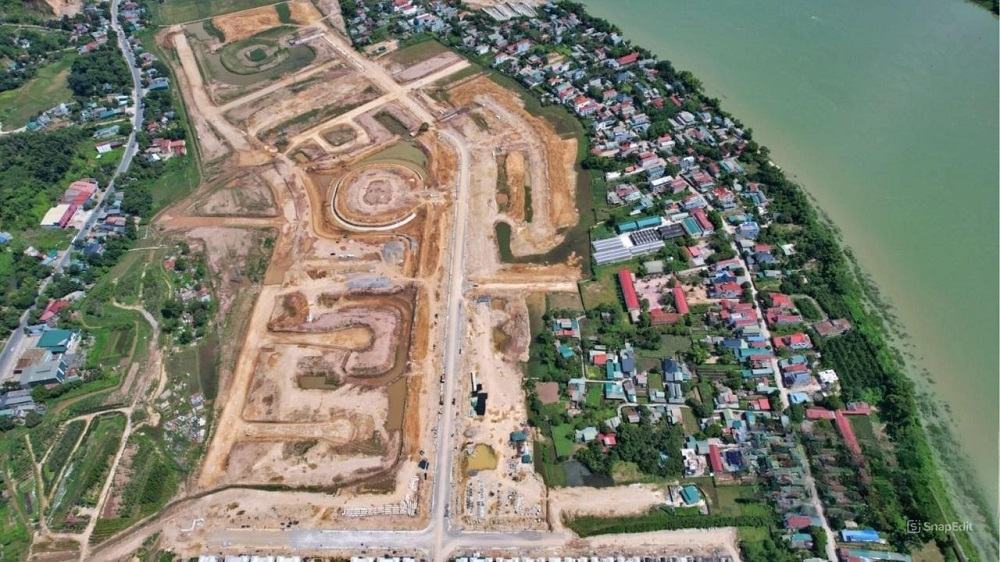 Cảnh quan bên trong dự án đang được xây dựng